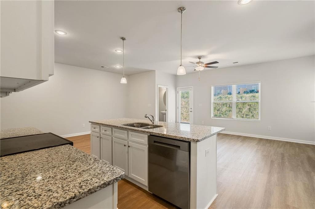 3 bedroom, 3 bathroom, 1,840 sq ft townhouse for sale at 2568 Swan Lake Drive, Grayson, GA 30017 — photo 8