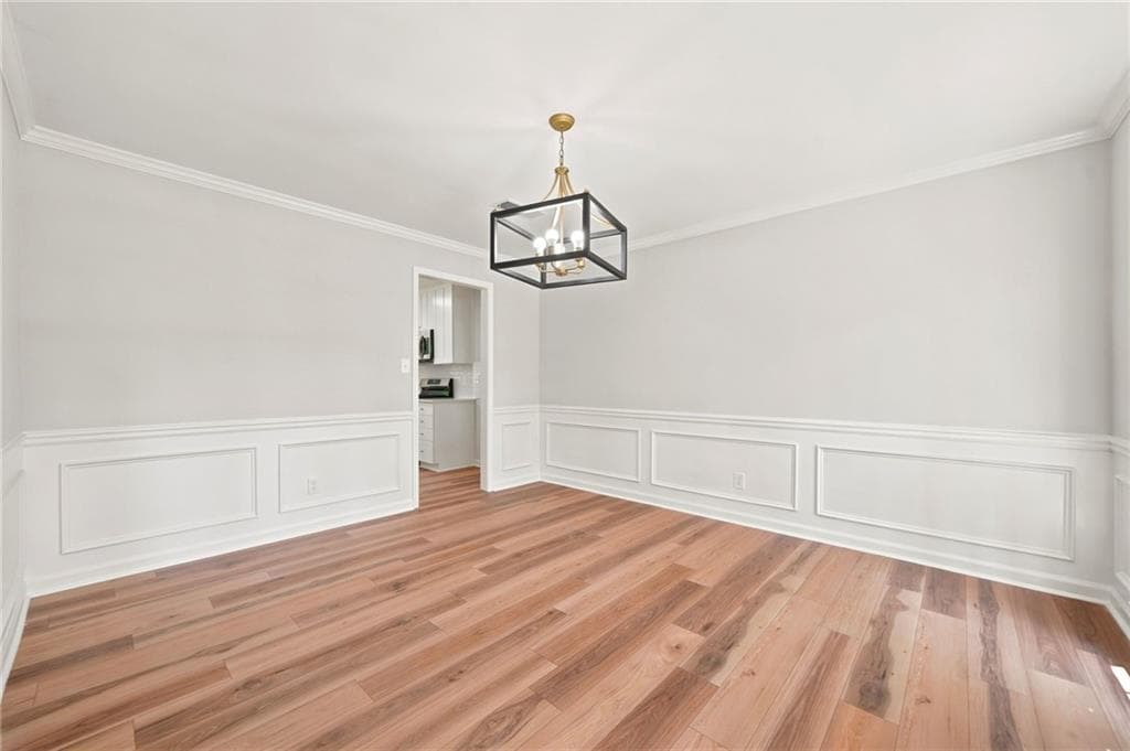 5 bedroom, 3 bathroom, 2,474 sq ft single family residence for sale at 4933 Willow Creek Drive, Woodstock, GA 30188 — photo 9