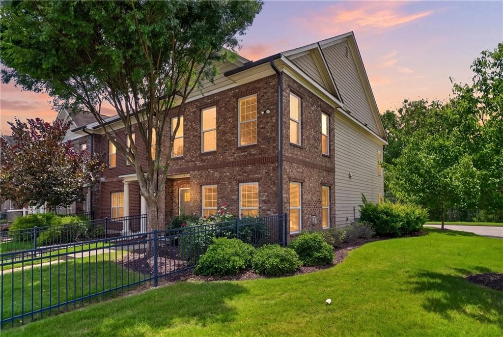 3 bedroom, 3 bathroom, 1,675 sq ft townhouse for rent at 920 Westmoreland Circle, Atlanta, GA 30318 for $3,000 a month — photo 2