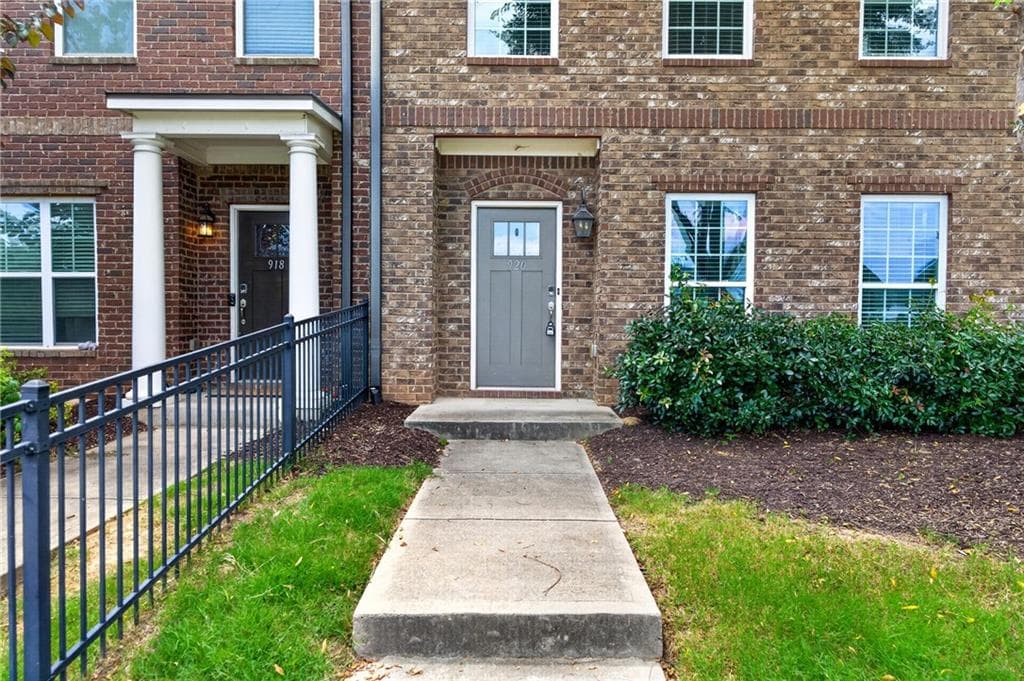 3 bedroom, 3 bathroom, 1,675 sq ft townhouse for rent at 920 Westmoreland Circle, Atlanta, GA 30318 for $3,000 a month — photo 6