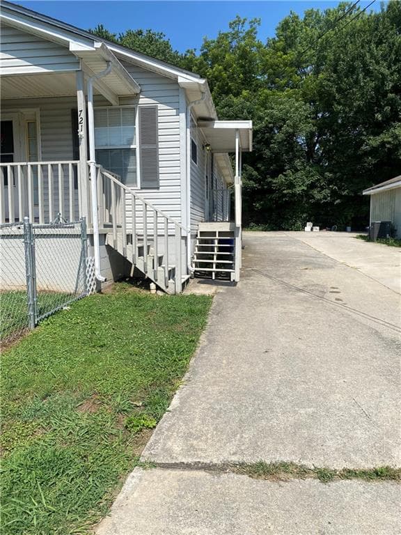 3 bedroom, 2 bathroom, 1,175 sq ft single family residence for sale at 721 Mill Street, Gainesville, GA 30501 — photo 3