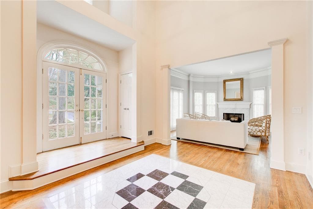 5 bedroom, 5 bathroom, 6,019 sq ft single family residence for sale at 940 Waters Reach Court, Alpharetta, GA 30022 — photo 4