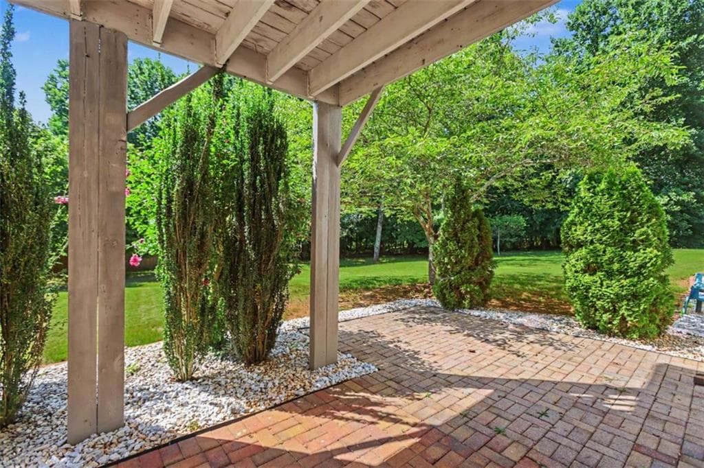 5 bedroom, 4 bathroom, 3,119 sq ft single family residence for sale at 447 Plantation Drive, Jefferson, GA 30549 — photo 6