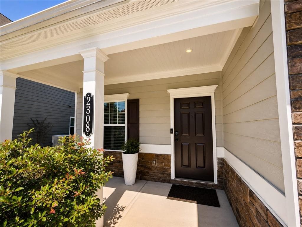 4 bedroom, 3 bathroom, 2,272 sq ft single family residence for rent at 2308 Hastings Manor Lane, Hampton, GA 30228 for $2,900 a month — photo 2