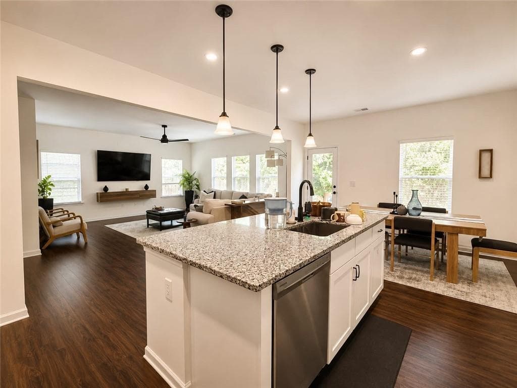 4 bedroom, 3 bathroom, 2,272 sq ft single family residence for rent at 2308 Hastings Manor Lane, Hampton, GA 30228 for $2,900 a month — photo 6