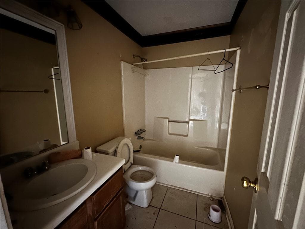 3 bedroom, 3 bathroom, 2,952 sq ft single family residence for sale at 6364 Phillips Court, Lithonia, GA 30058 — photo 4