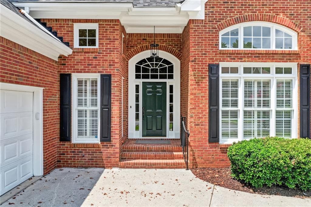 4 bedroom, 3 bathroom, 2,705 sq ft single family residence for sale at 145 Welford Trace, Alpharetta, GA 30004 — photo 2