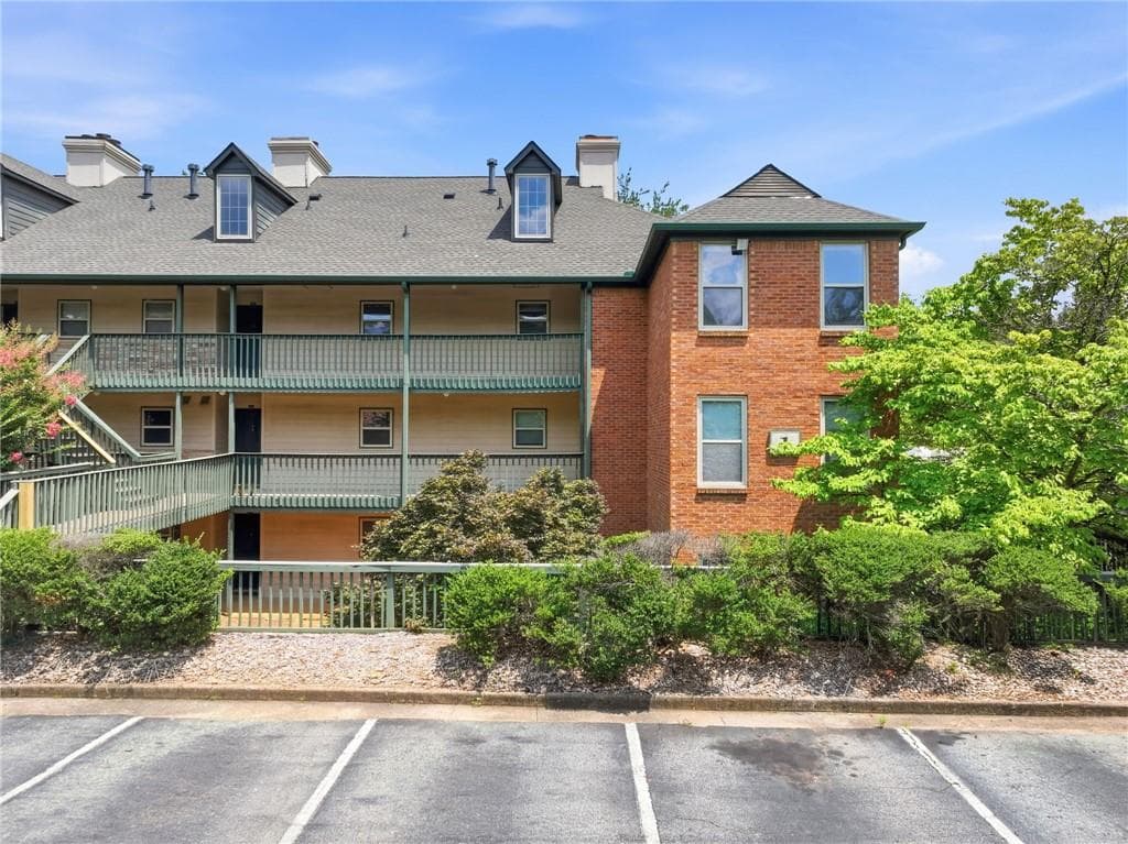 2 bedroom, 2 bathroom, 1,265 sq ft condominium for rent at 117 Brittany Court, Duluth, GA 30096 for $1,650 a month — photo 2