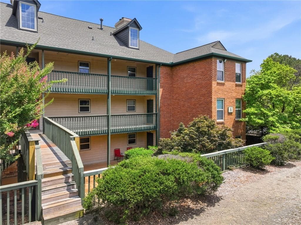 2 bedroom, 2 bathroom, 1,265 sq ft condominium for rent at 117 Brittany Court, Duluth, GA 30096 for $1,650 a month — photo 3