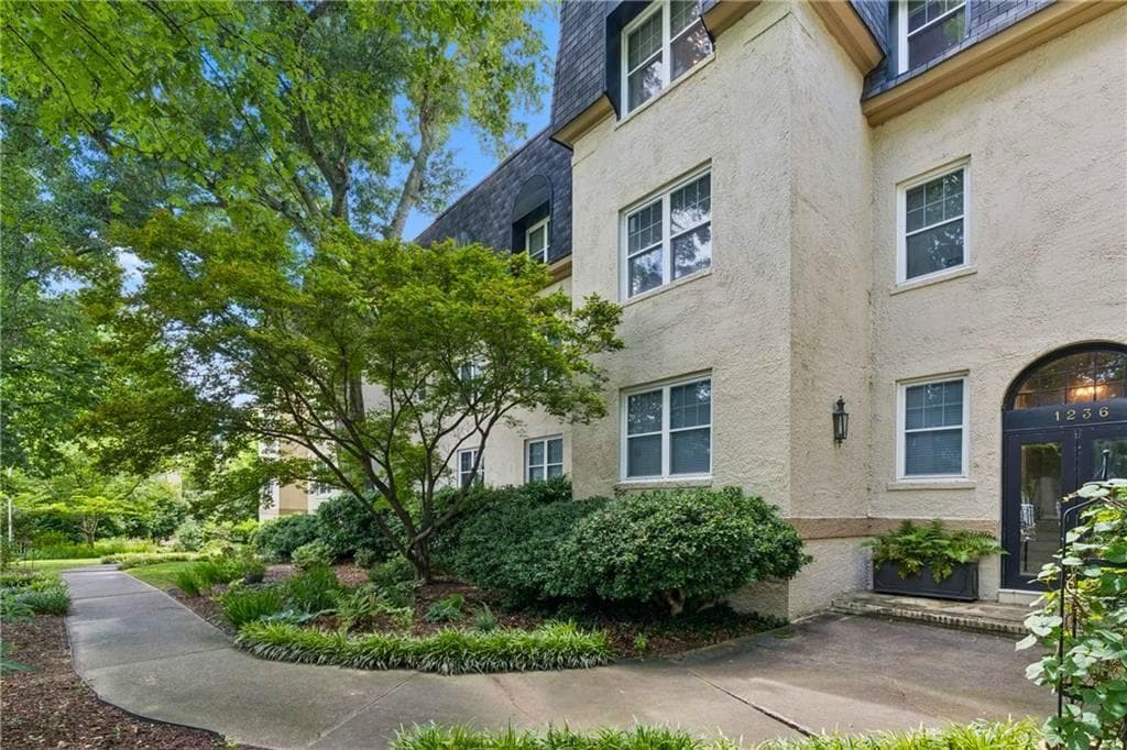 1 bedroom, 1 bathroom, 995 sq ft condominium for sale at 1230 Piedmont Avenue 306, Atlanta, GA 30309 — photo 3