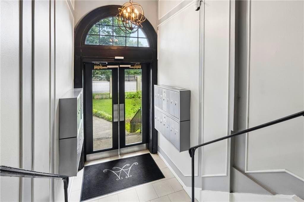 1 bedroom, 1 bathroom, 995 sq ft condominium for sale at 1230 Piedmont Avenue 306, Atlanta, GA 30309 — photo 4