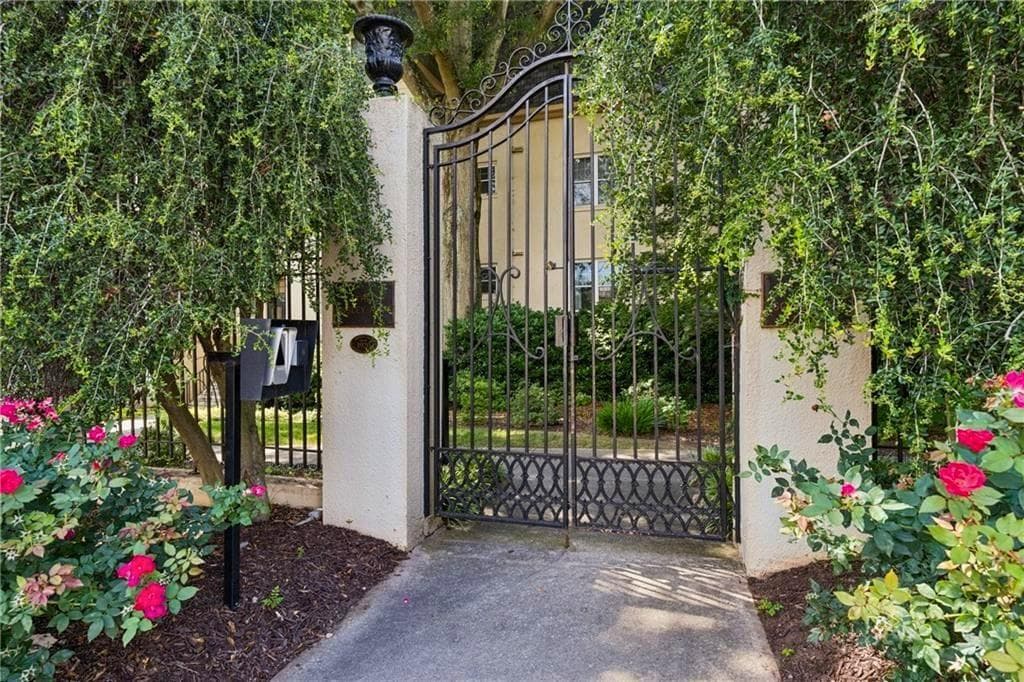 1 bedroom, 1 bathroom, 995 sq ft condominium for sale at 1230 Piedmont Avenue 306, Atlanta, GA 30309 — photo 2