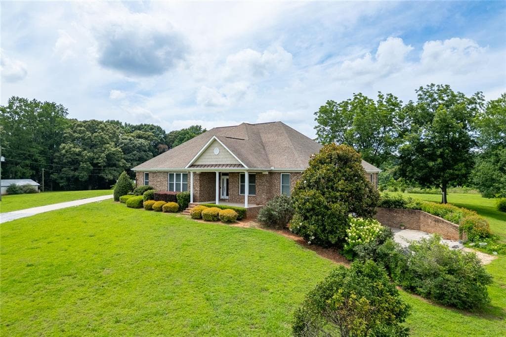 4 bedroom, 5 bathroom, 5,951 sq ft single family residence for sale at 563 Martin Road, Talmo, GA 30575 — photo 2