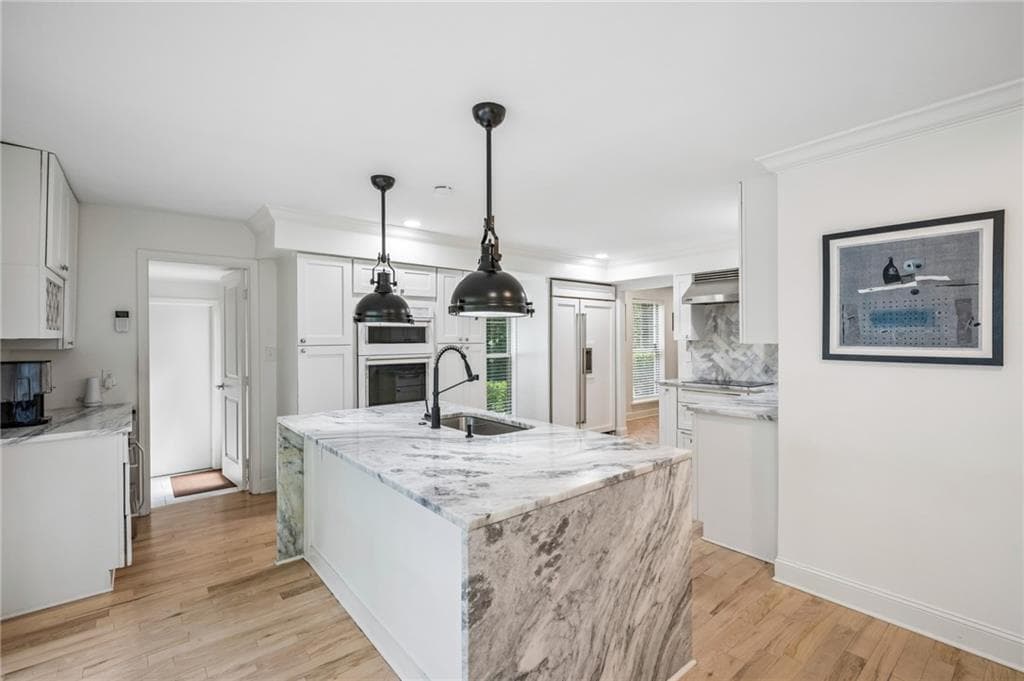4 bedroom, 4 bathroom, 3,648 sq ft single family residence for sale at 2211 Hill Park Court, Decatur, GA 30033 — photo 3