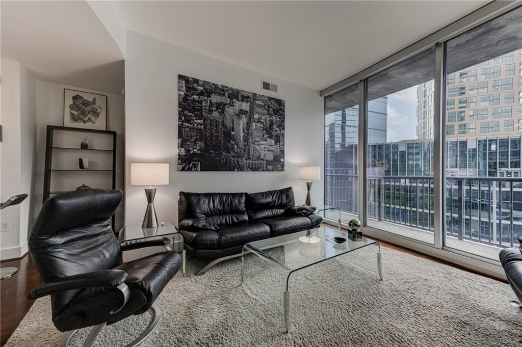 1 bedroom, 1 bathroom, 867 sq ft condominium for sale at 1080 Peachtree Street 905, Atlanta, GA 30309 — photo 2