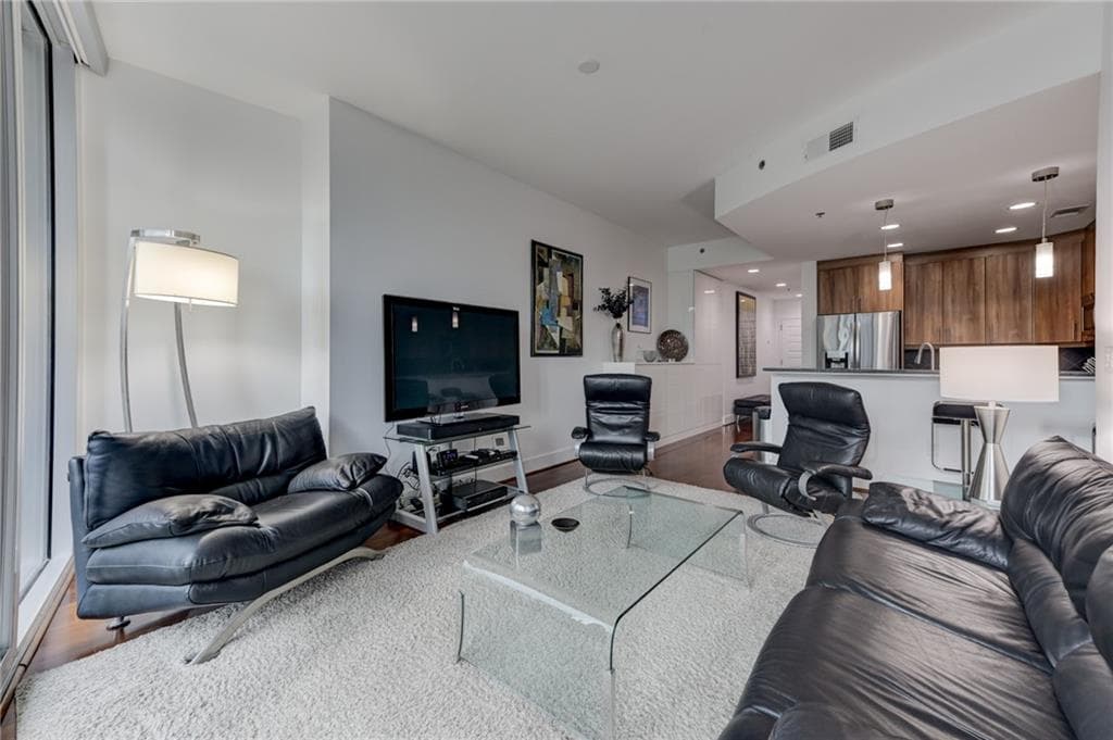 1 bedroom, 1 bathroom, 867 sq ft condominium for sale at 1080 Peachtree Street 905, Atlanta, GA 30309 — photo 3