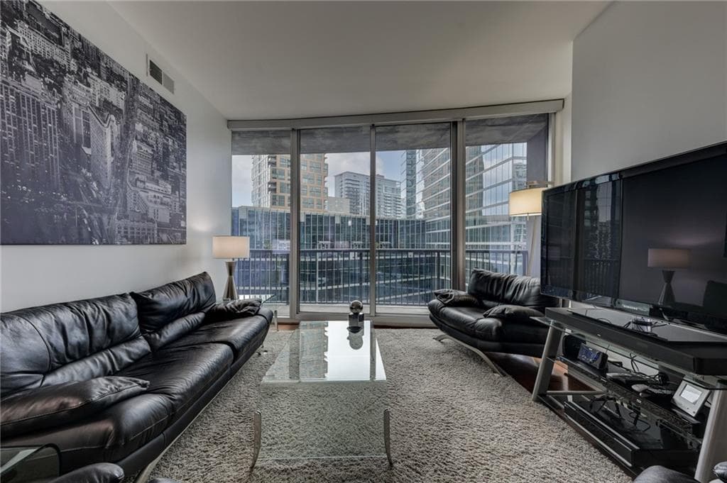 1 bedroom, 1 bathroom, 867 sq ft condominium for sale at 1080 Peachtree Street 905, Atlanta, GA 30309 — photo 4