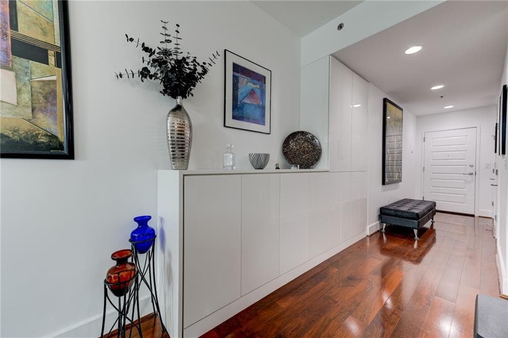 1 bedroom, 1 bathroom, 867 sq ft condominium for sale at 1080 Peachtree Street 905, Atlanta, GA 30309 — photo 8