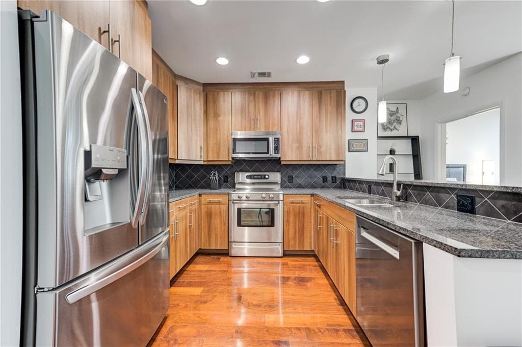 1 bedroom, 1 bathroom, 867 sq ft condominium for sale at 1080 Peachtree Street 905, Atlanta, GA 30309 — photo 10
