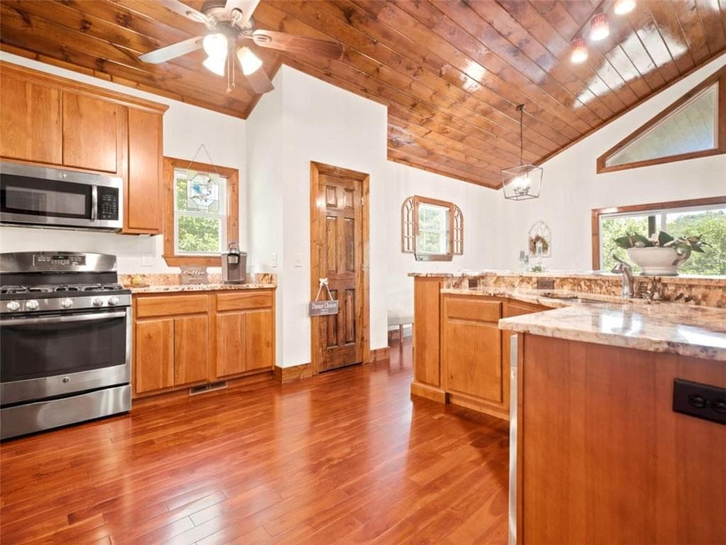 3 bedroom, 3 bathroom, 2,752 sq ft single family residence for sale at 474 Seneca Way, Ellijay, GA 30540 — photo 7