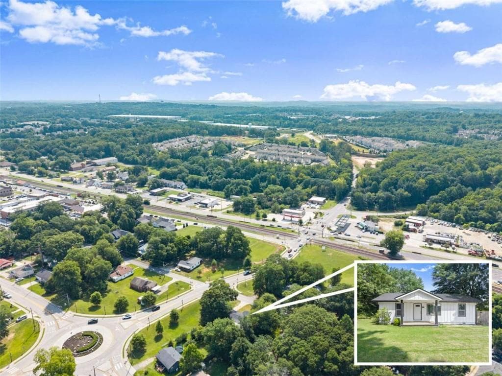 3 bedroom, 1 bathroom, 1,200 sq ft single family residence for sale at 5702 Church Street, Flowery Branch, GA 30542 — photo 3