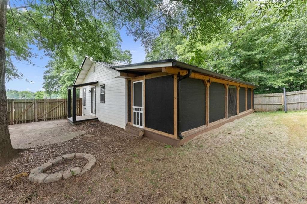 3 bedroom, 1 bathroom, 1,200 sq ft single family residence for sale at 5702 Church Street, Flowery Branch, GA 30542 — photo 4