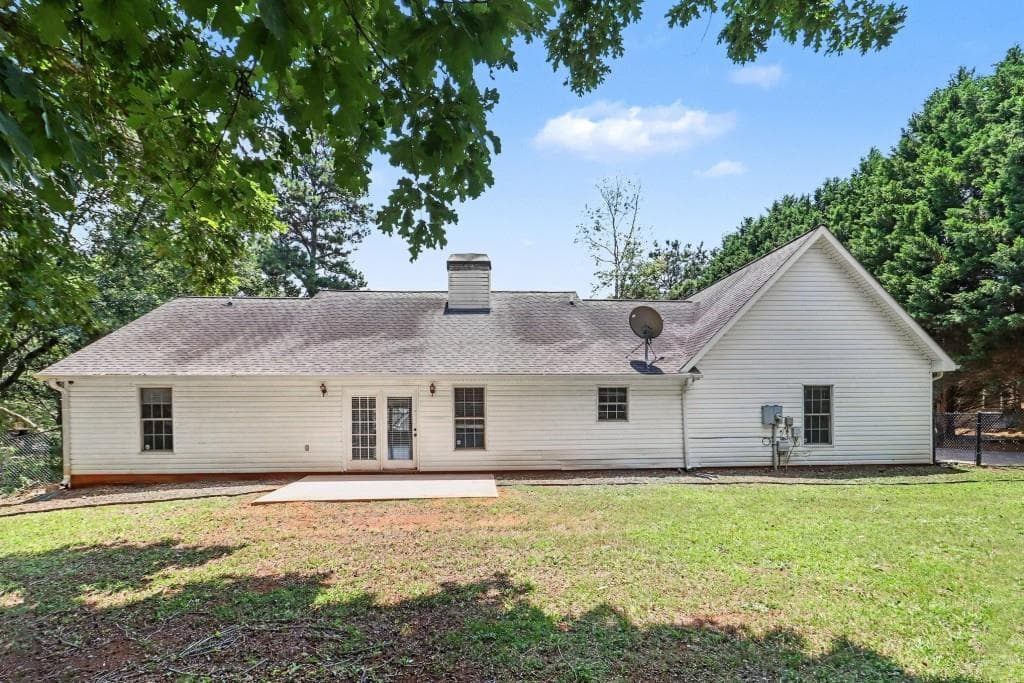 3 bedroom, 2 bathroom, 2,155 sq ft single family residence for sale at 84 Hidden Lakes Court, Newnan, GA 30263 — photo 6