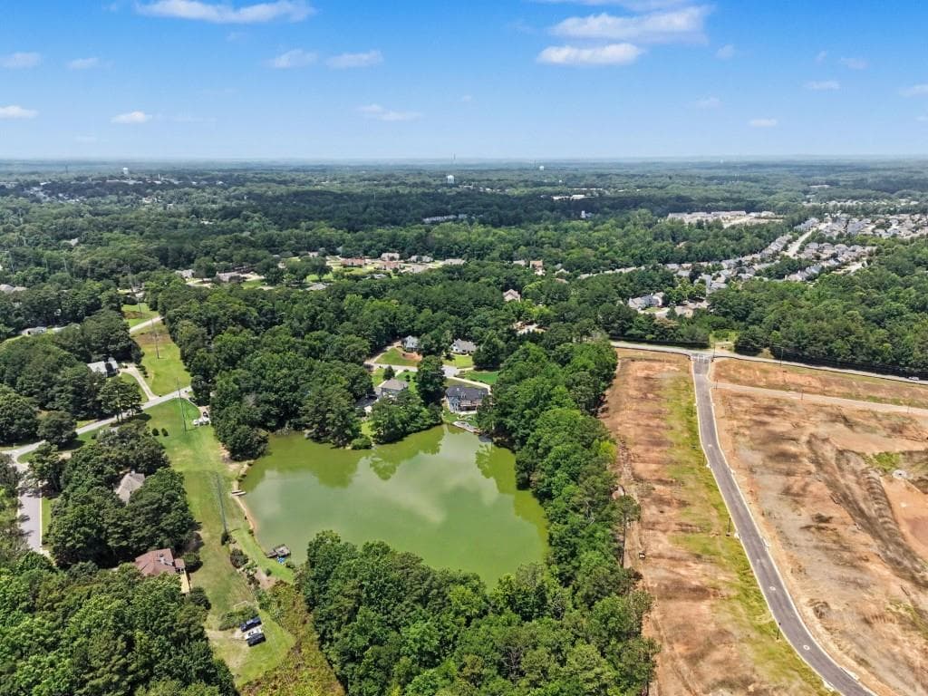 3 bedroom, 2 bathroom, 2,155 sq ft single family residence for sale at 84 Hidden Lakes Court, Newnan, GA 30263 — photo 9