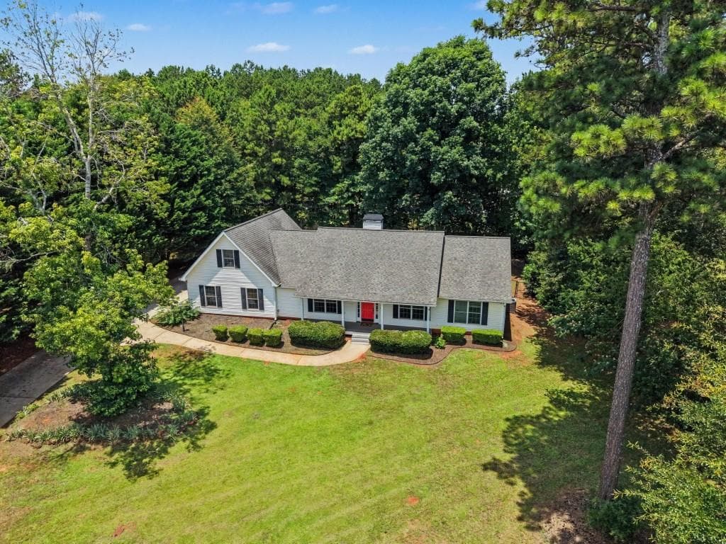 3 bedroom, 2 bathroom, 2,155 sq ft single family residence for sale at 84 Hidden Lakes Court, Newnan, GA 30263 — photo 10