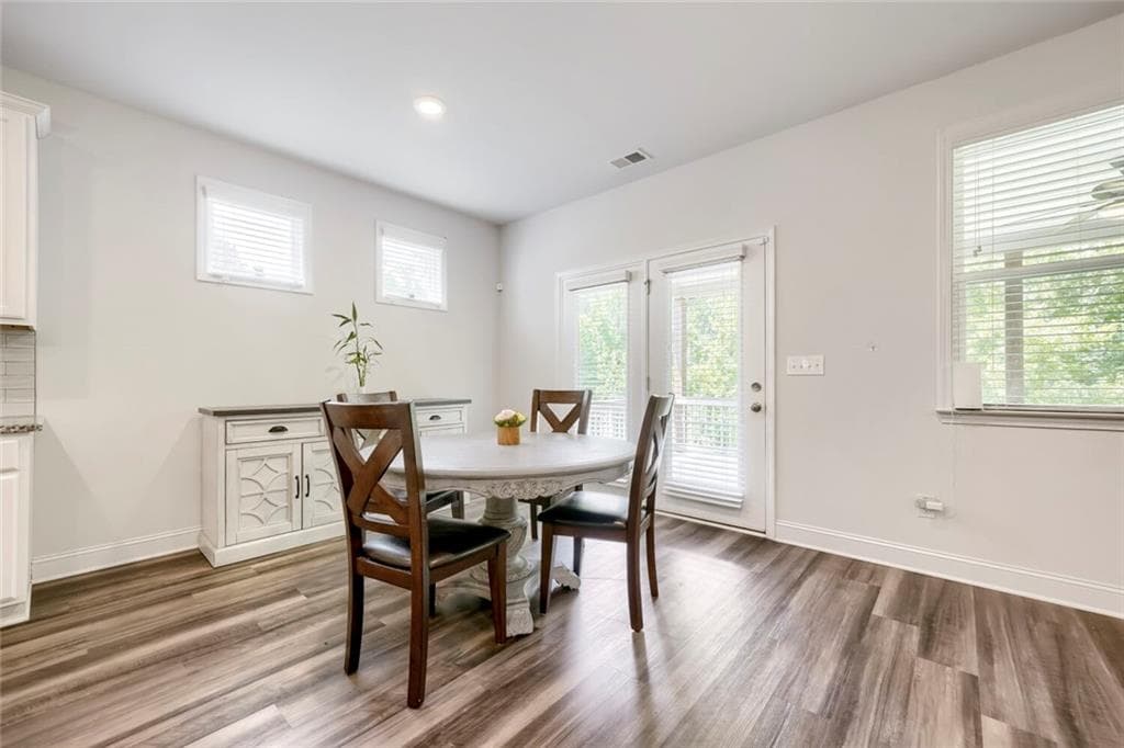 4 bedroom, 4 bathroom, 3,000 sq ft single family residence for sale at 7850 Bristol Valley Drive, Cumming, GA 30028 — photo 10