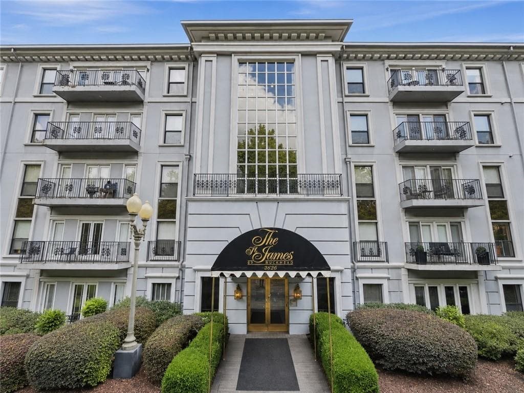 3 bedroom, 2 bathroom, 1,781 sq ft condominium for sale at 3203 Lenox Road 24, Atlanta, GA 30324