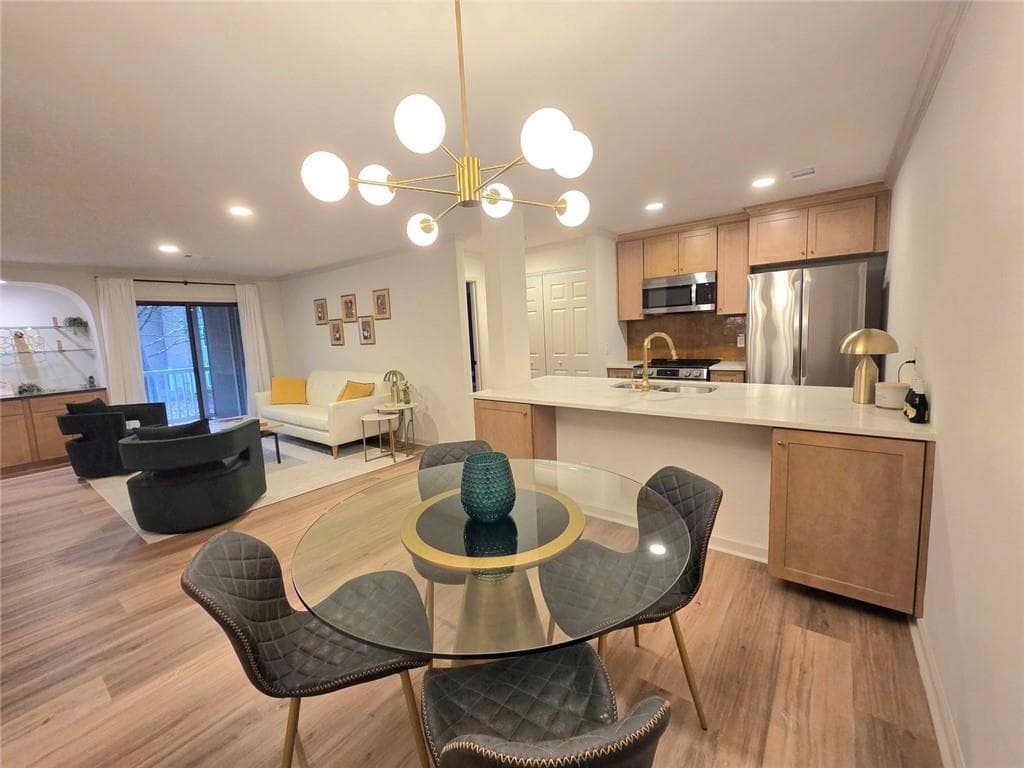 2 bedroom, 2 bathroom, 1,107 sq ft condominium sold at 301 Barrington Hills Drive, Atlanta, GA 30350