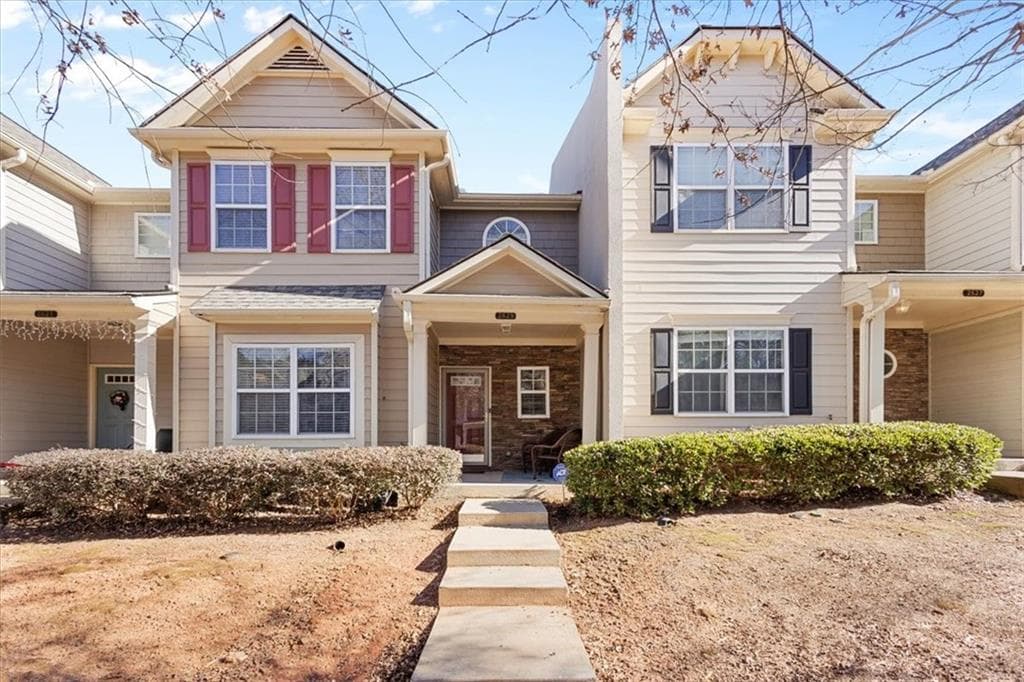 4 bedroom, 3 bathroom, 2,199 sq ft townhouse for sale at 2629 Cedar Drive, Lawrenceville, GA 30043 — photo 3