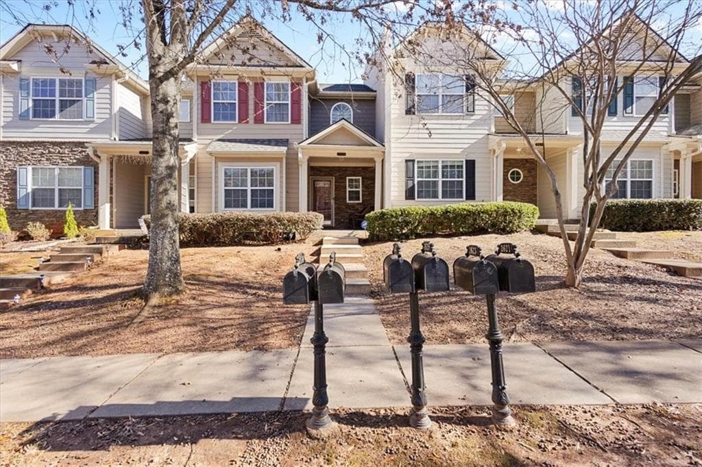 4 bedroom, 3 bathroom, 2,199 sq ft townhouse for sale at 2629 Cedar Drive, Lawrenceville, GA 30043 — photo 5