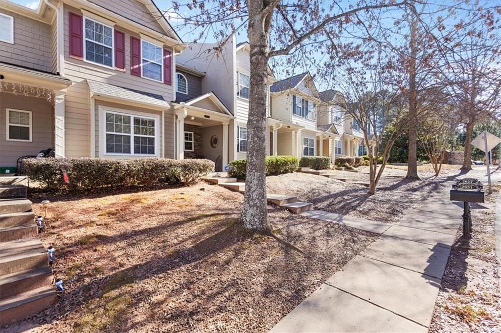 4 bedroom, 3 bathroom, 2,199 sq ft townhouse for sale at 2629 Cedar Drive, Lawrenceville, GA 30043 — photo 6