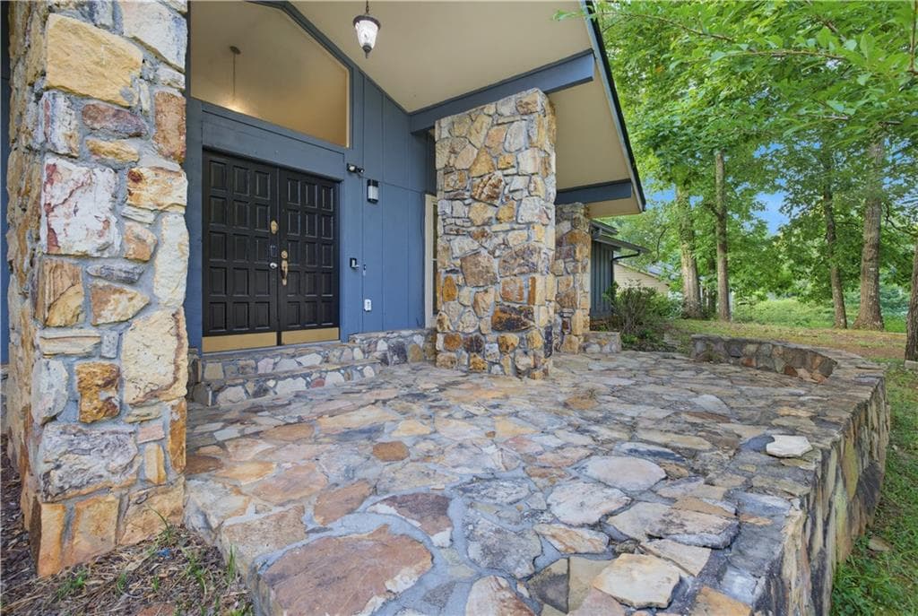 3 bedroom, 3 bathroom, 2,619 sq ft single family residence for sale at 2544 Highland Drive, Conyers, GA 30013 — photo 2