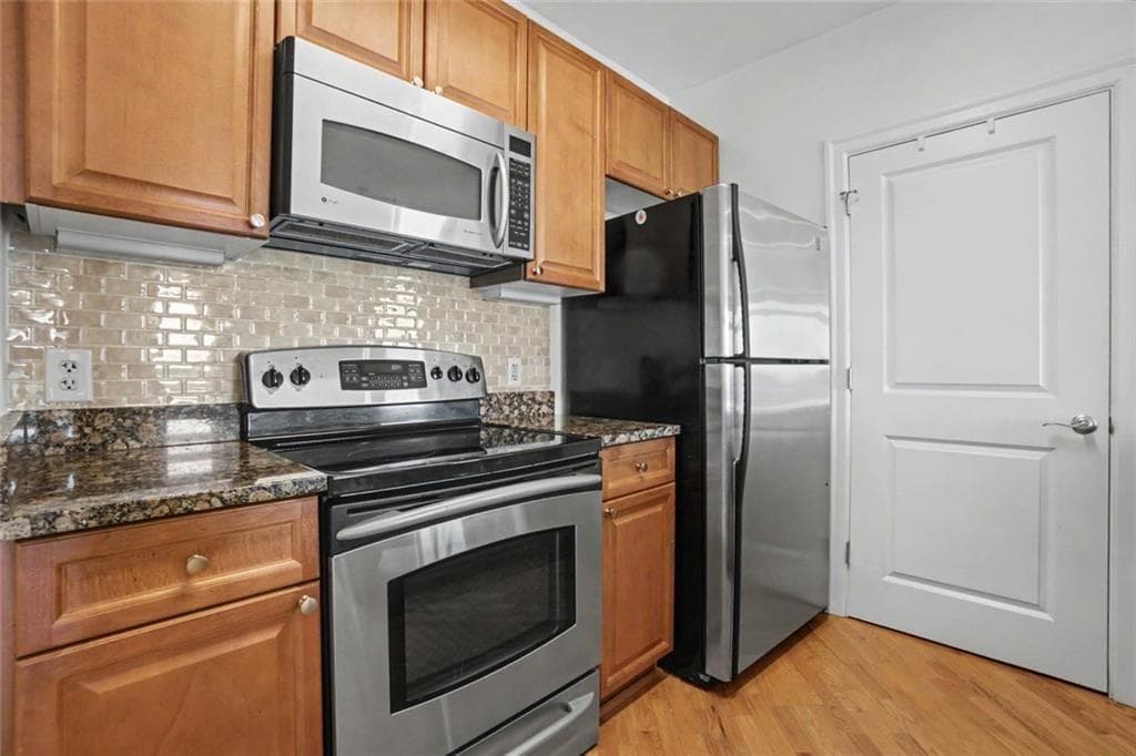 1 bedroom, 1 bathroom, 874 sq ft condominium for sale at 325 E Paces Ferry Road 1107, Atlanta, GA 30305 — photo 3