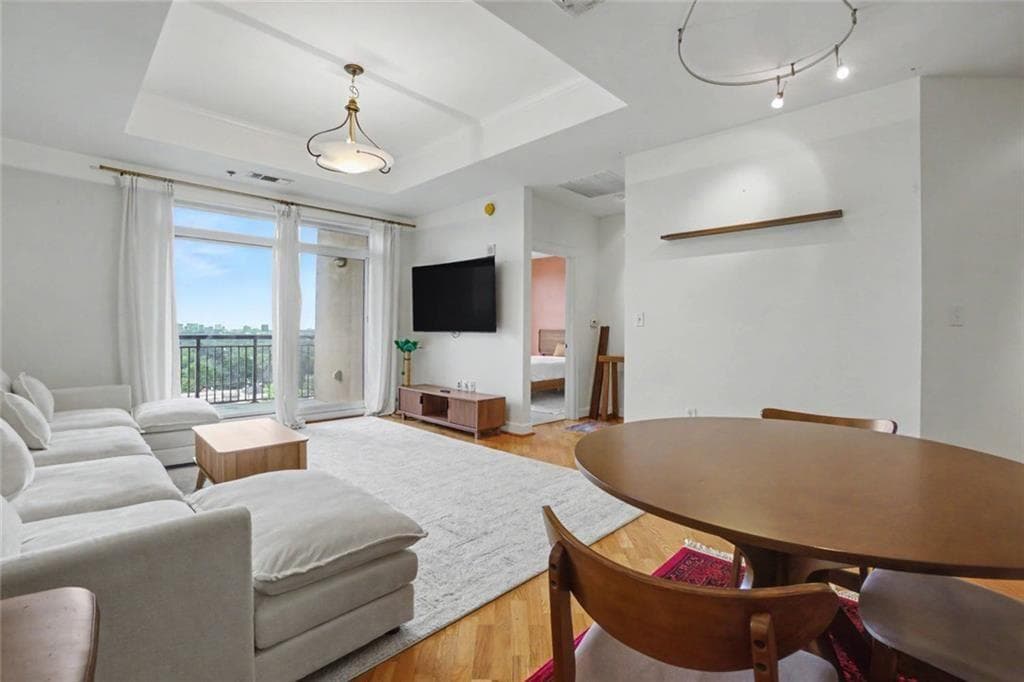 1 bedroom, 1 bathroom, 874 sq ft condominium for sale at 325 E Paces Ferry Road 1107, Atlanta, GA 30305 — photo 7