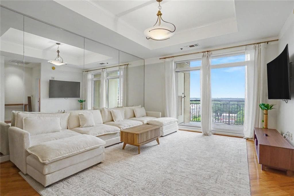 1 bedroom, 1 bathroom, 874 sq ft condominium for sale at 325 E Paces Ferry Road 1107, Atlanta, GA 30305 — photo 9