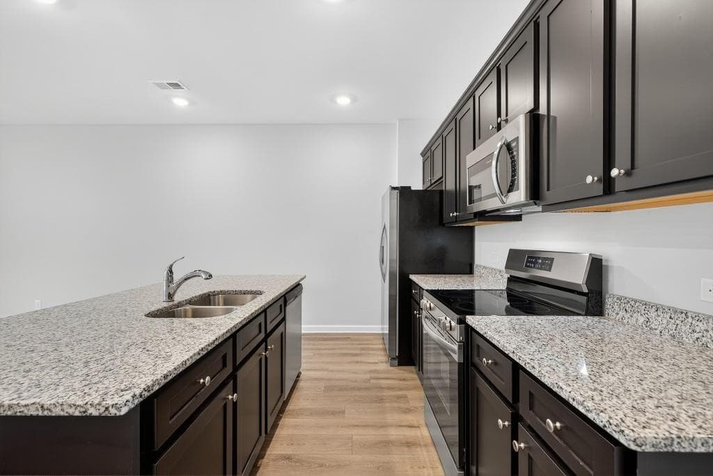 3 bedroom, 3 bathroom, 1,552 sq ft townhouse for sale at 120 Hazel Drive, Mcdonough, GA 30253 — photo 7