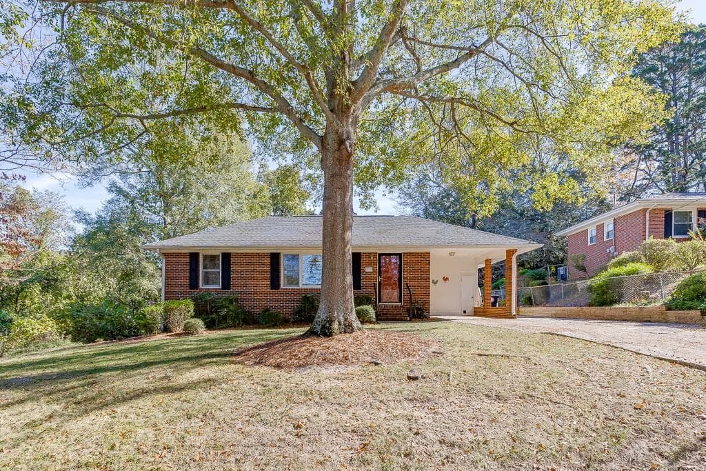 2 bedroom, 2 bathroom, 864 sq ft single family residence sold at 1152 Piedmont Place, Gainesville, GA 30501