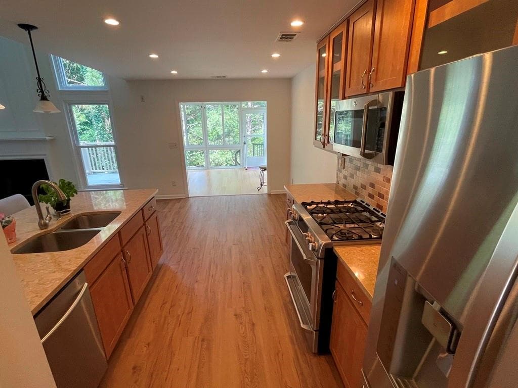 4 bedroom, 3 bathroom, 2,099 sq ft single family residence for rent at 13580 Weycroft Circle, Alpharetta, GA 30004 for $2,850 a month — photo 3