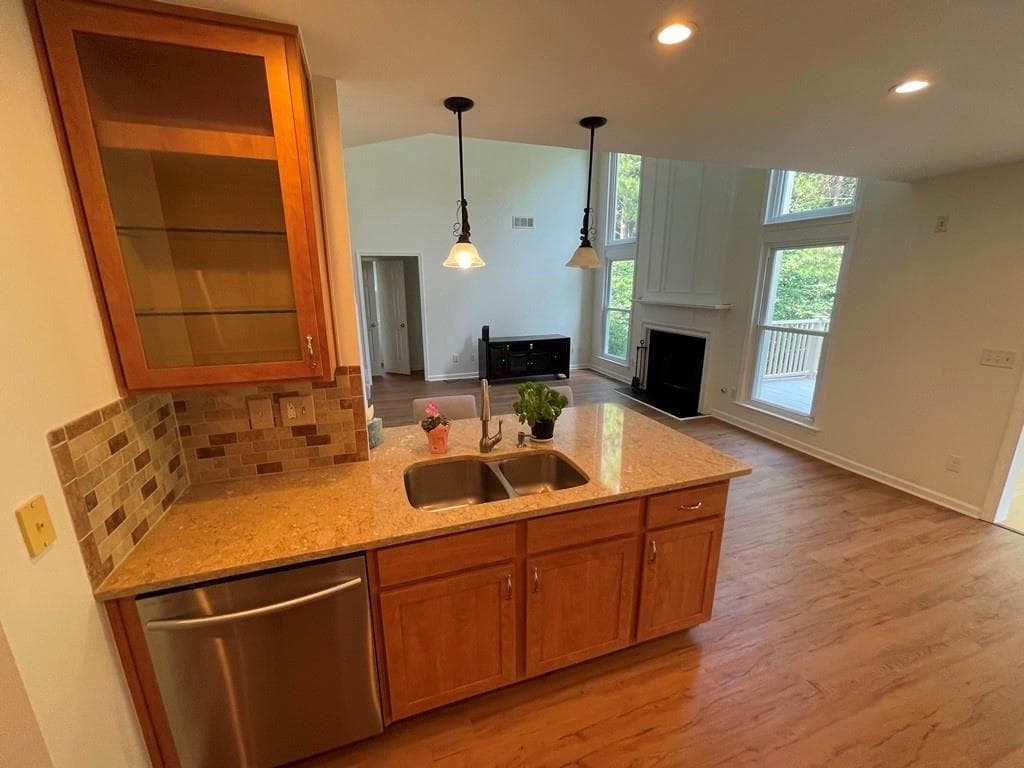 4 bedroom, 3 bathroom, 2,099 sq ft single family residence for rent at 13580 Weycroft Circle, Alpharetta, GA 30004 for $2,850 a month — photo 4