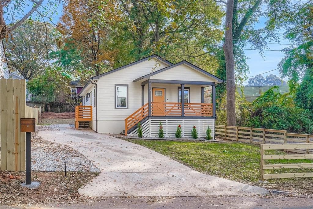 3 bedroom, 2 bathroom, 1,040 sq ft single family residence for sale at 194 Dearborn Street, Atlanta, GA 30317 — photo 2
