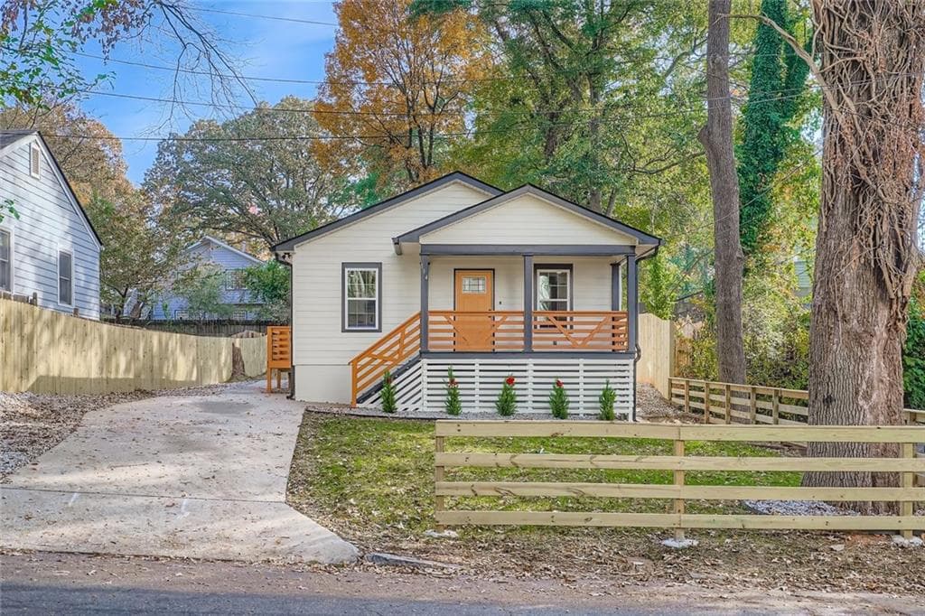 3 bedroom, 2 bathroom, 1,040 sq ft single family residence for sale at 194 Dearborn Street, Atlanta, GA 30317 — photo 1 of 25