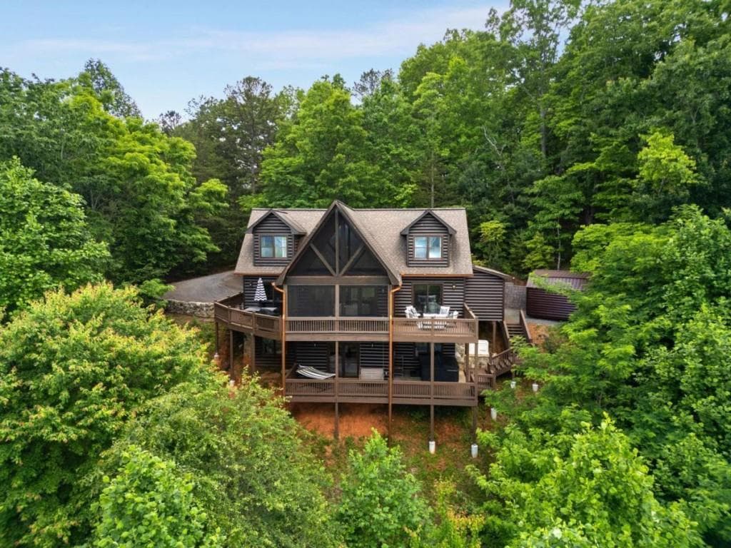 5 bedroom, 4 bathroom, 3,024 sq ft single family residence for sale at 231 Sunrock Mountain Trail, Blue Ridge, GA 30513
