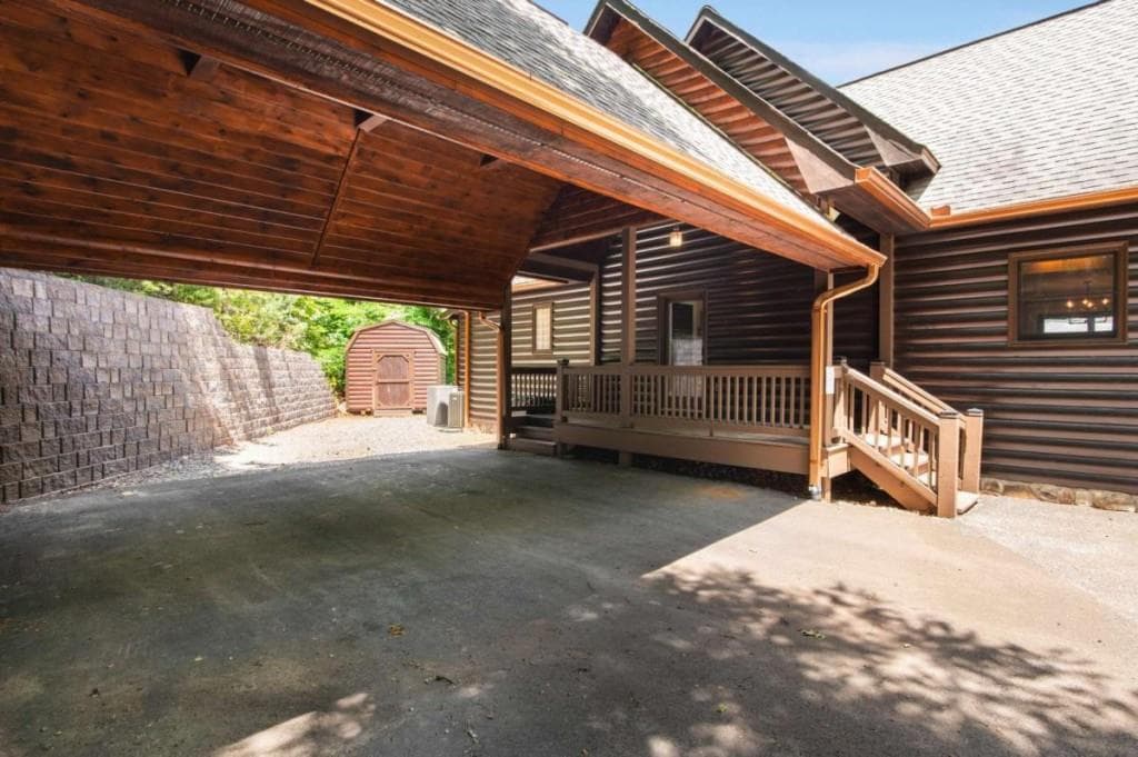 5 bedroom, 4 bathroom, 3,024 sq ft single family residence for sale at 231 Sunrock Mountain Trail, Blue Ridge, GA 30513 — photo 4