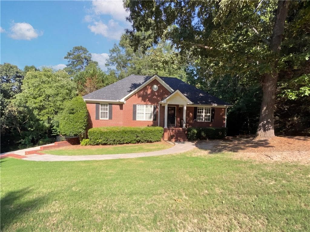 4 bedroom, 3 bathroom, 1,596 sq ft single family residence for sale at 144 Mims Drive, Calhoun, GA 30701 — photo 2