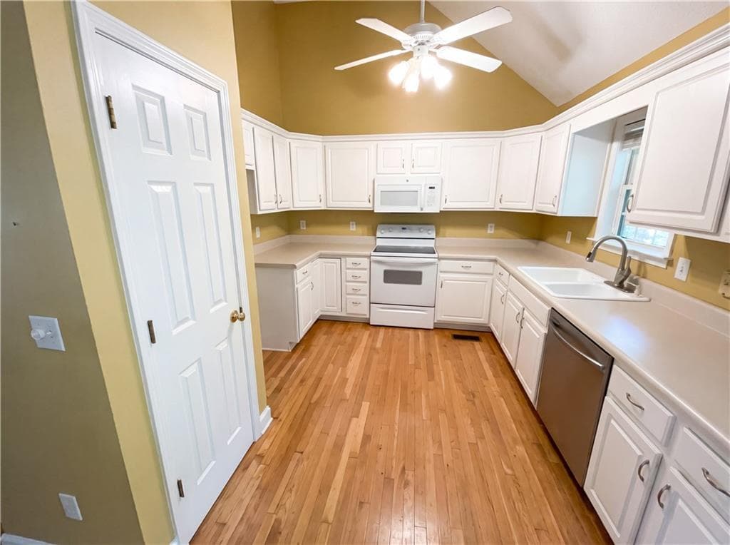4 bedroom, 3 bathroom, 1,596 sq ft single family residence for sale at 144 Mims Drive, Calhoun, GA 30701 — photo 4