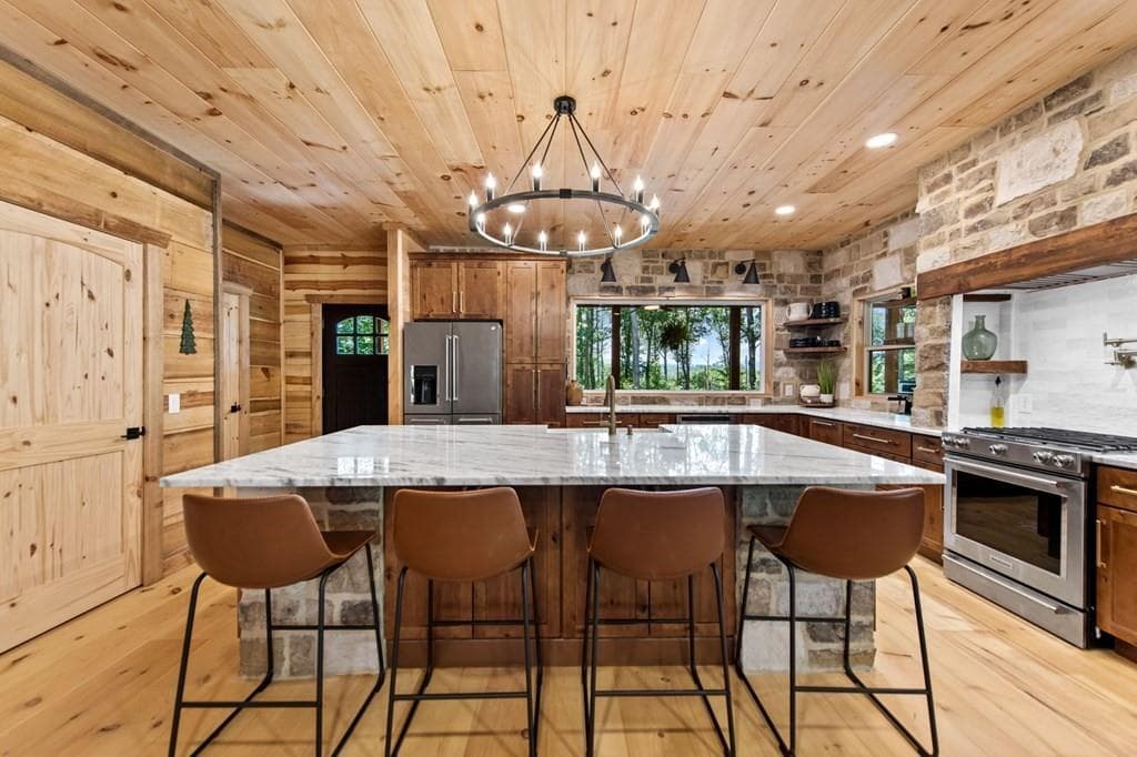 4 bedroom, 4 bathroom, 3,888 sq ft single family residence for sale at 290 Graham Court, Ellijay, GA 30540 — photo 2